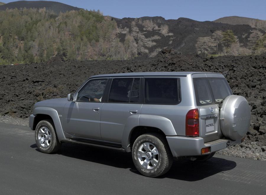  Nissan Patrol 5-Door 2004 года  (фото 10 из 20)